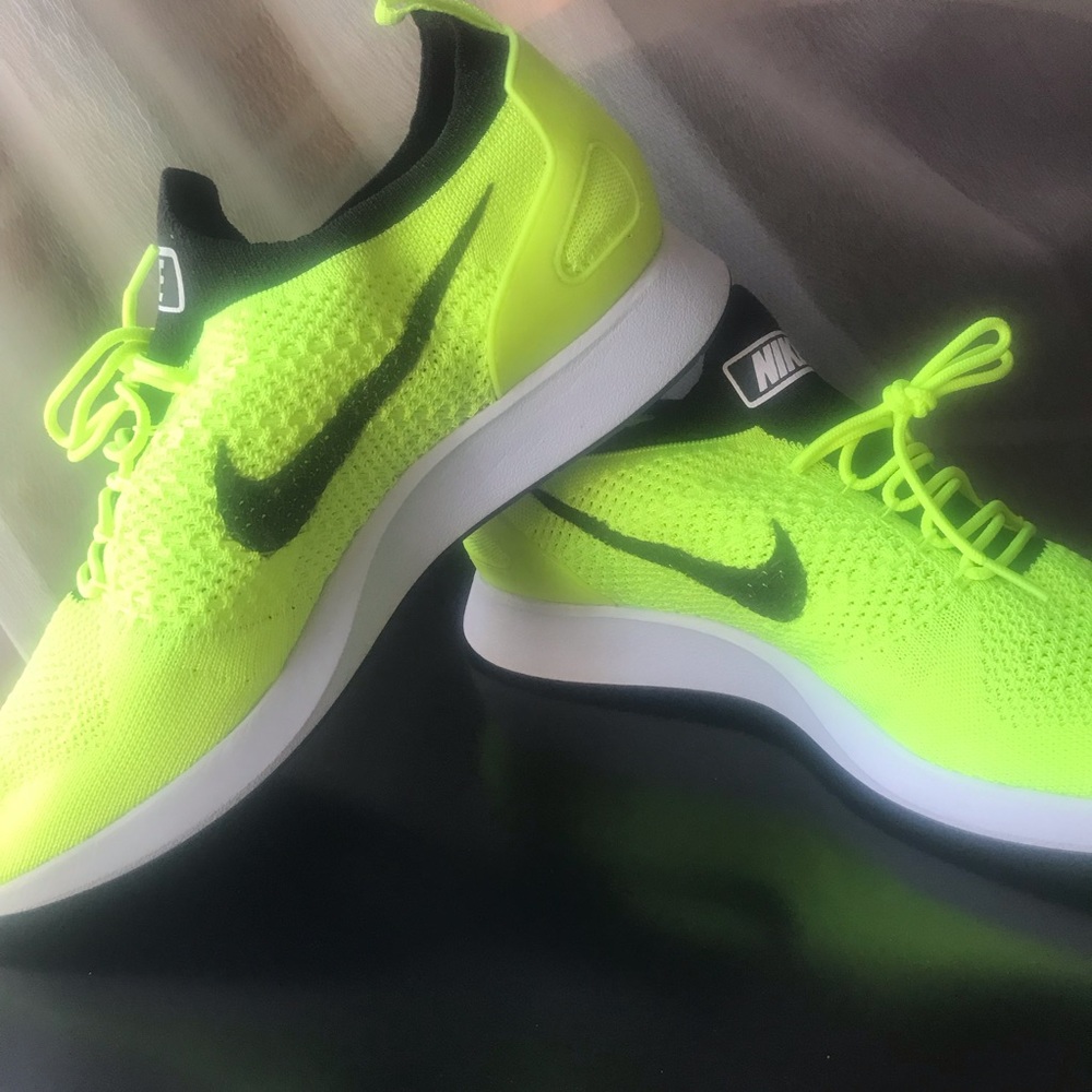 Men’s Nike Air Zoom Mariah Flyknit Racer Volt - Picture 2 of 8